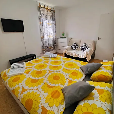 Ana's House - In Private بيت شباب *